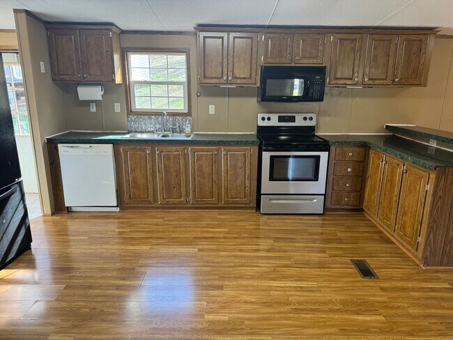 Foto del edificio - 3 Bedroom 2 Bathroom Mobile Home located in Rogersville, TN