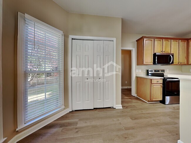 Foto del edificio - 5705 Beargrass Ln