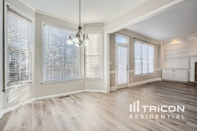 Building Photo - 6033 Queens River Dr