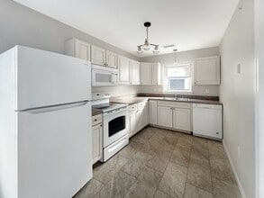 Building Photo - 414 W 4th St