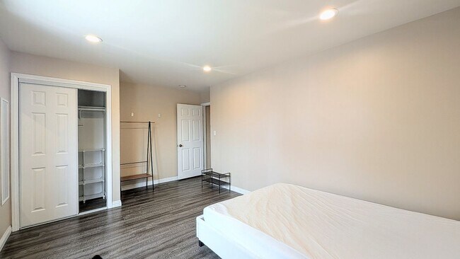 Foto del edificio - 1299 W 37th Dr