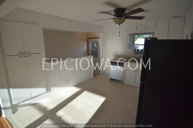 Building Photo - 205 7th St