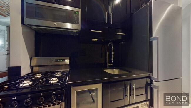 Foto del edificio - 336 E 18th St