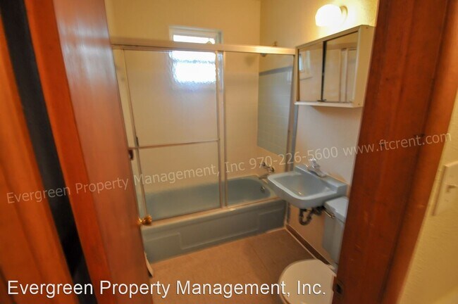 Building Photo - 915 James Ct