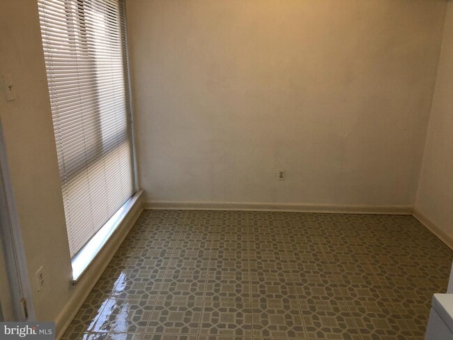 Building Photo - 11208 Chestnut Grove Square