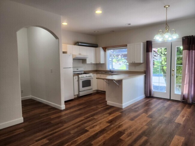 Foto del edificio - Cute 3 bedroom, 2.5 bath two story home with 1448 sq ft of living space