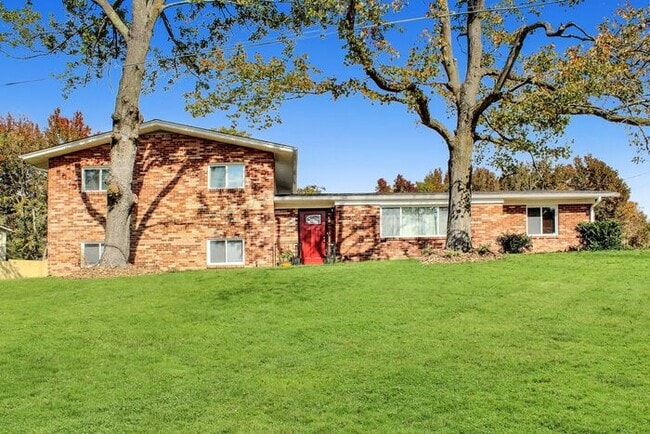 Charming Corner Lot Brick Home With 3-Bedr... - Charming Corner Lot Brick Home With 3-Bedr...