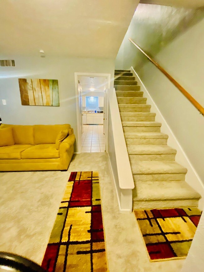 Foto del edificio - 232 Rolling Hills Pl