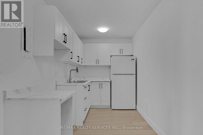 Building Photo - 223 Jackson St W