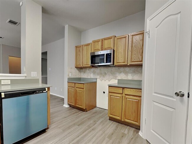 Foto del edificio - 310 Masonwood Dr