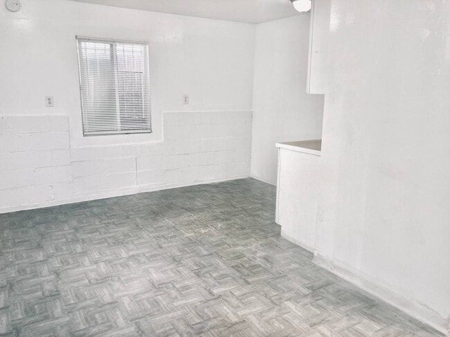 Foto del edificio - 13801 S Vermont Ave