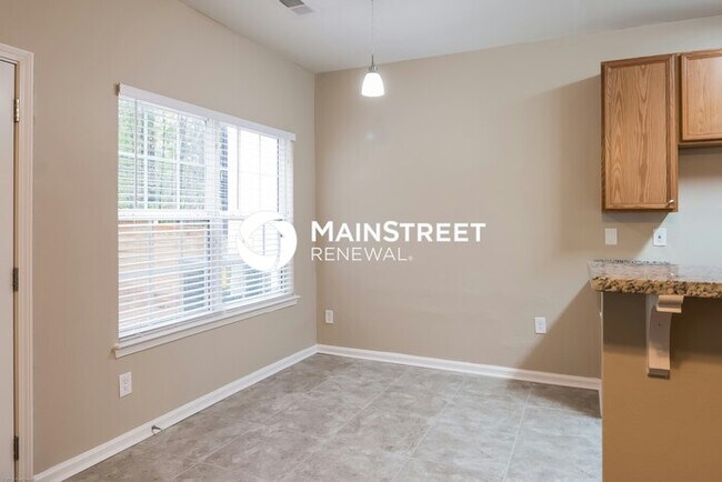 Building Photo - 3 Bedroom Pet-Friendly Home in College Par...