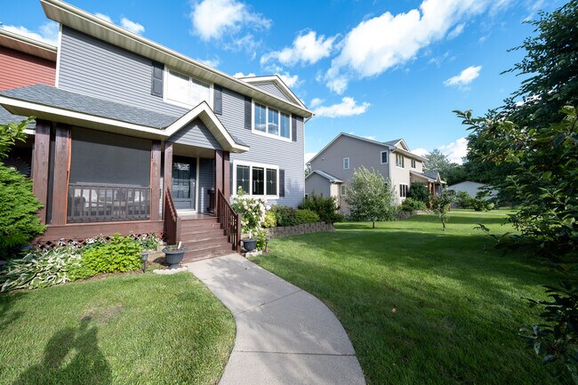 Building Photo - 2550 Douglas Dr N