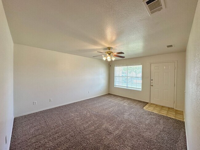 Foto del edificio - 5204 Lauren Lea Dr