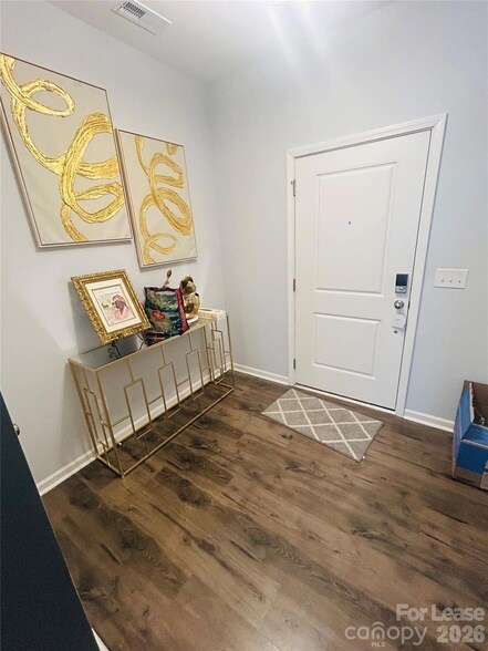 Foto del edificio - 107 Stonewater Dr