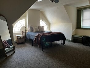 Building Photo - 112 W Main St