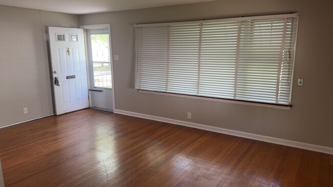 Building Photo - Delightful 2-bedroom, 1-bathroom single-fa...