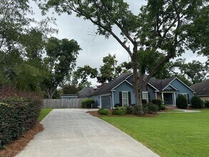 Building Photo - 4500 Kiowa Ln