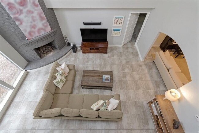 Foto del edificio - 11010 Holly Springs Dr