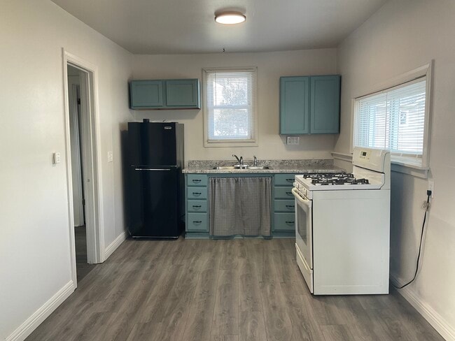 Building Photo - 918 Center St