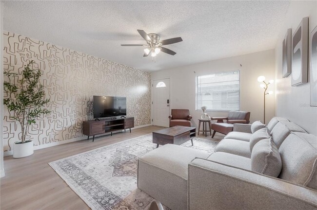 Building Photo - 6910 S MacDill Ave