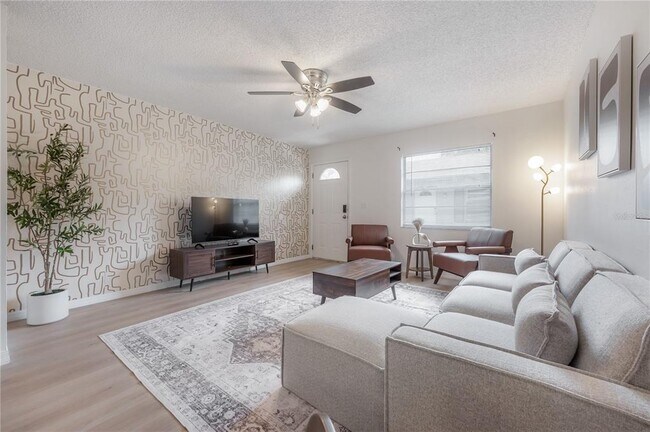Foto del edificio - 6910 S MacDill Ave