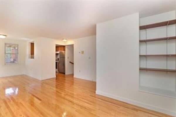 Building Photo - 436 Main St