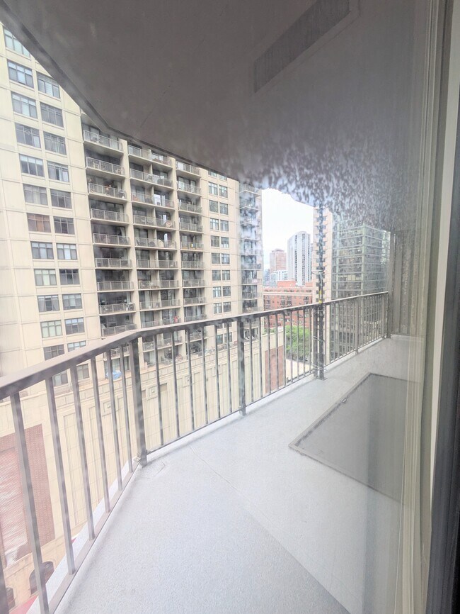 Foto del edificio - 10 E Ontario