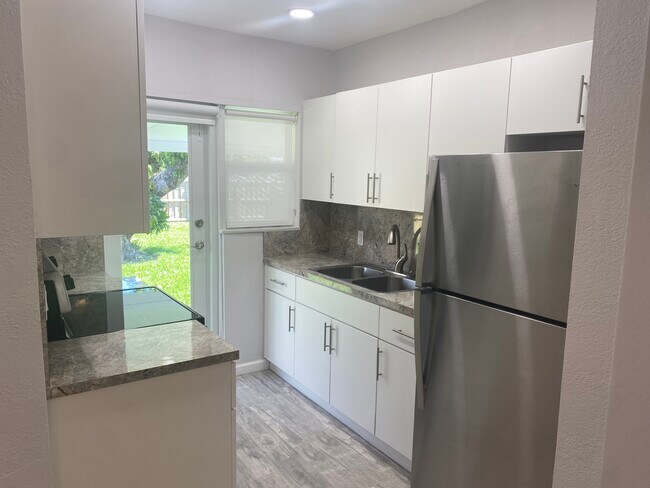 Foto del edificio - 4871 SW 5th Ter