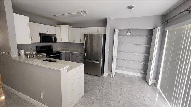 Foto del edificio - 20886 NW 2nd St