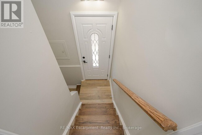 Building Photo - 144 E 44th St