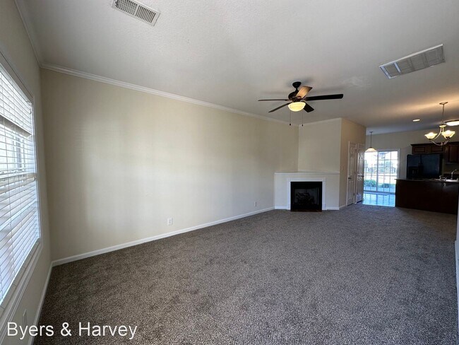 Building Photo - 2 br, 2.5 bath House - 87 John Sevier Ave
