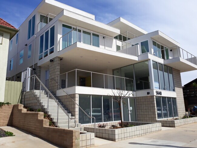 Foto del edificio - 5040 Santa Monica Ave
