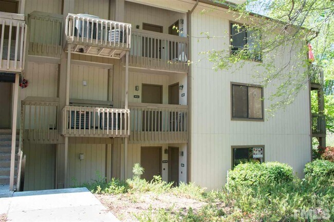 Building View - 3021 Huntleigh Dr