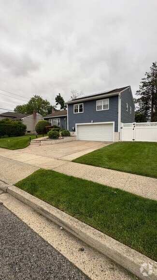 Building Photo - 10 Cranberry Ln