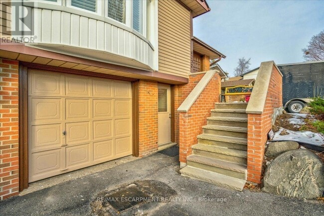 Building Photo - 4252 Jefton Crescent