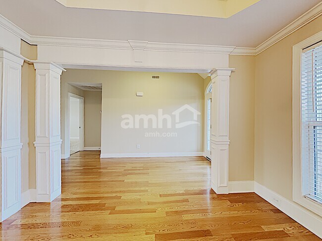 Foto del edificio - 3308 Martins Woods Ln