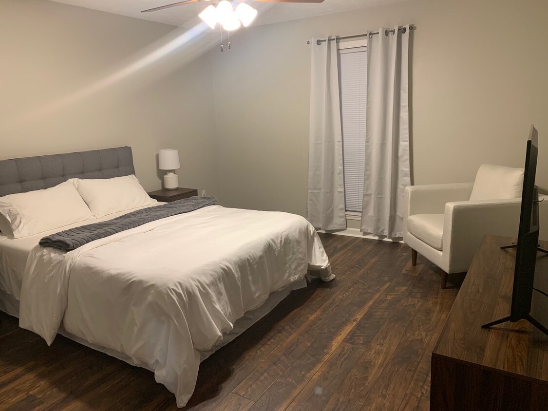 904 N Montgomery St, Starkville, MS 39759 Condo for Rent in