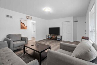 Building Photo - 2648 Garham Dr