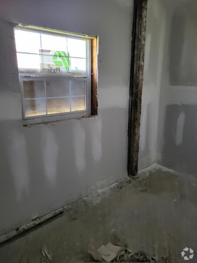 Building Photo - 5467 Queen Mary Ln