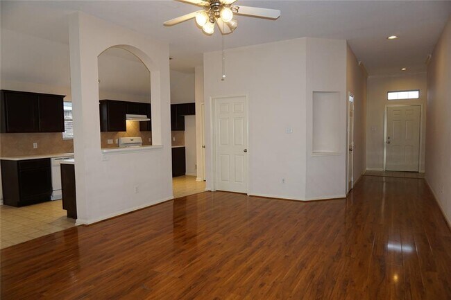 Foto del edificio - 6519 Greenhouse Rd