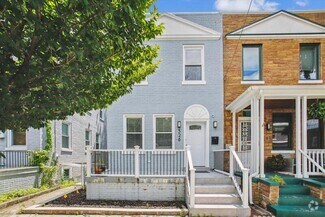 Building Photo - 526 Roxboro Pl NW