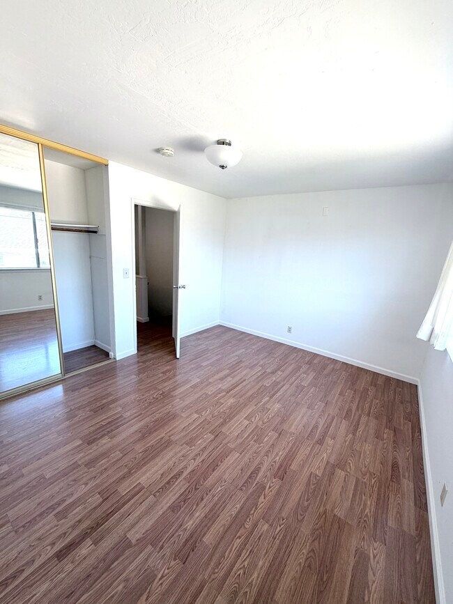 Foto del edificio - 7201-7245 Bark Ln