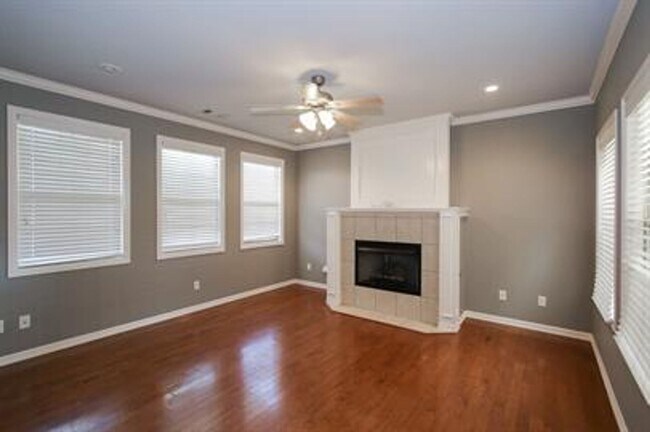 Building Photo - Beautiful 3 Bed/3 Bath in Fayetteville!