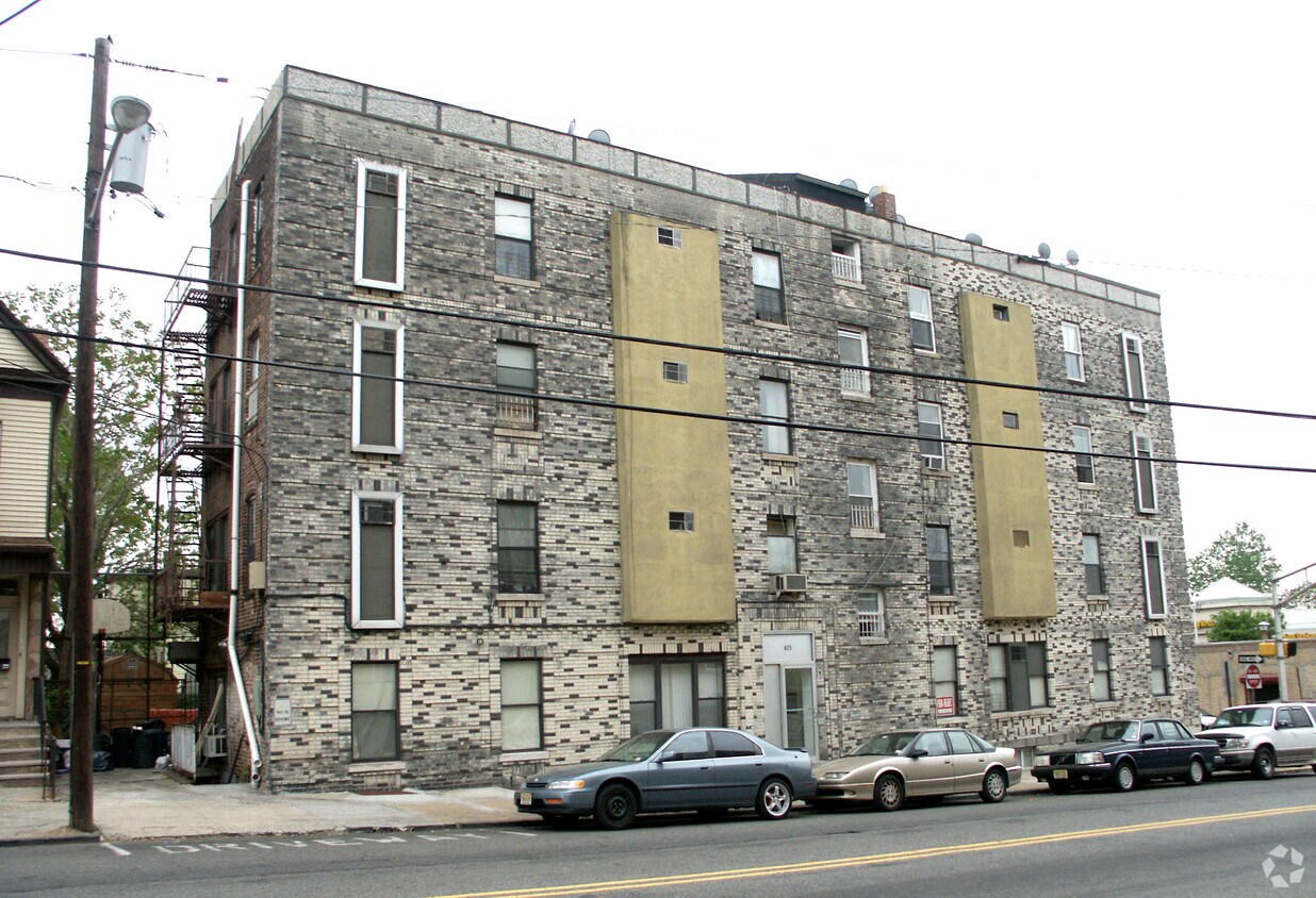 Primary Photo - 825 15th St