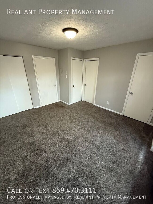 Building Photo - 2021 Cambridge Dr