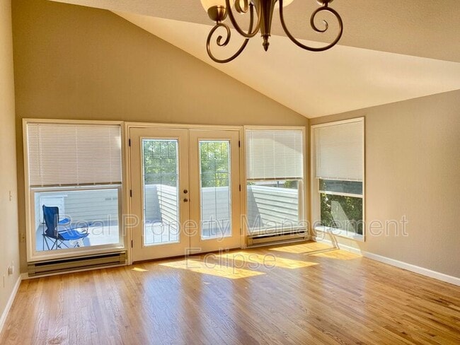 Photo - 910 6th St S Apartments