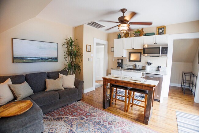 Foto del edificio - The Loft: Furnished Jacksonville Suite! Grand Deck with Views, King Bed $300 Utility Fee