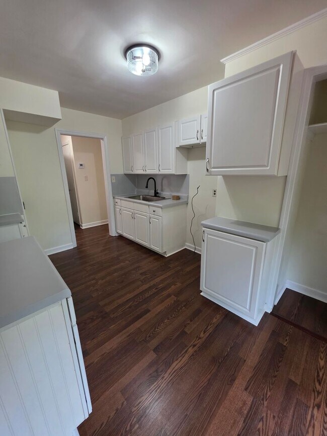 Foto del edificio - 3310 Hillside Dr