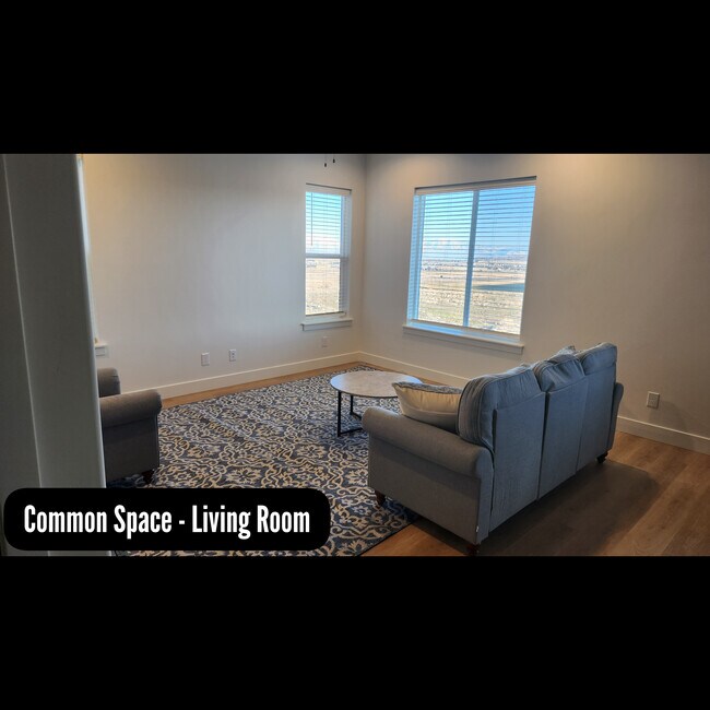 Building Photo - 1001 W Coral Charm Wy